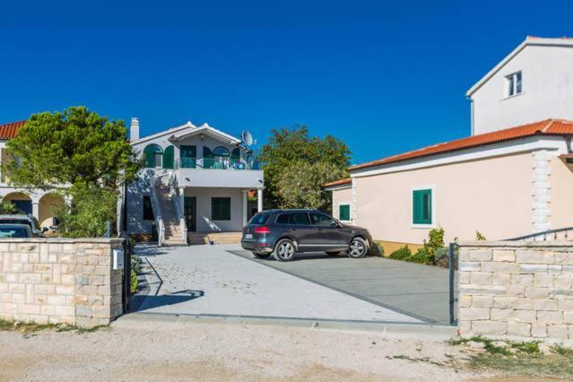 Apartmani Mato Pirovac Bagian luar foto