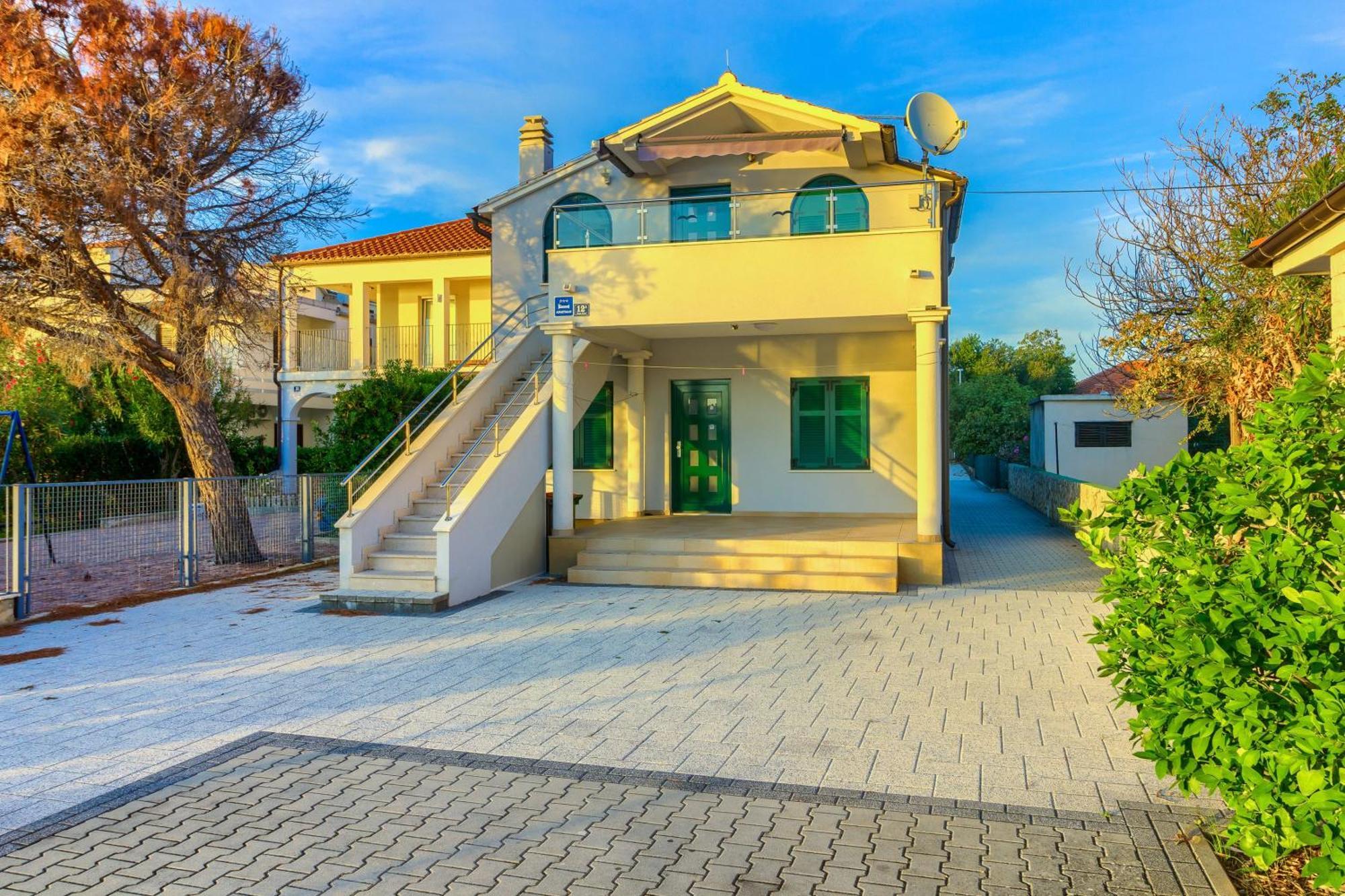 Apartmani Mato Pirovac Bagian luar foto