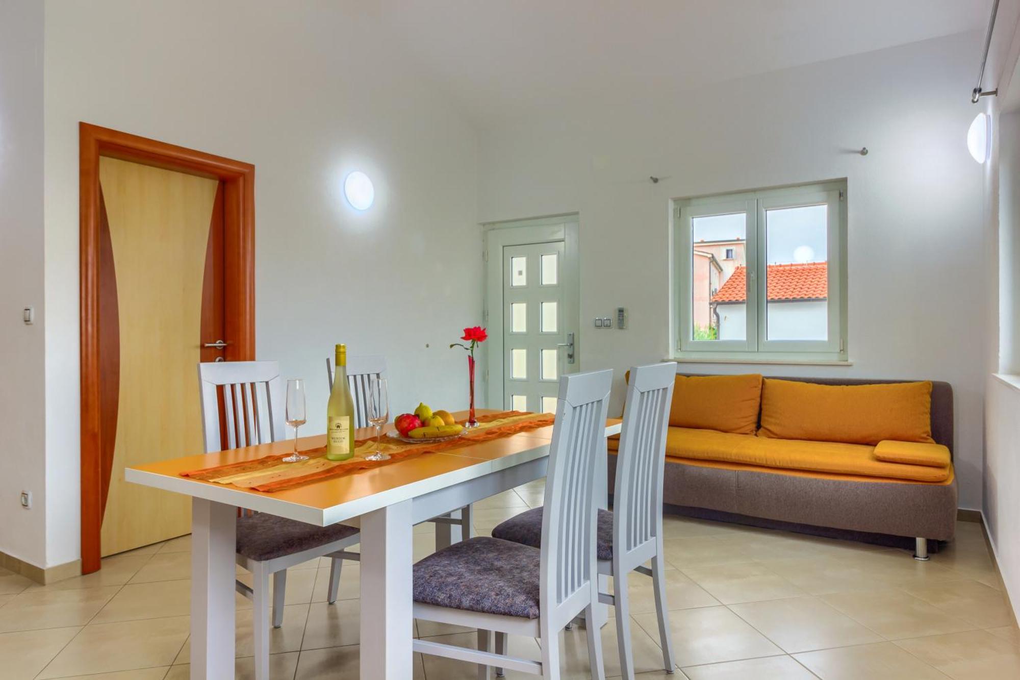 Apartmani Mato Pirovac Bagian luar foto