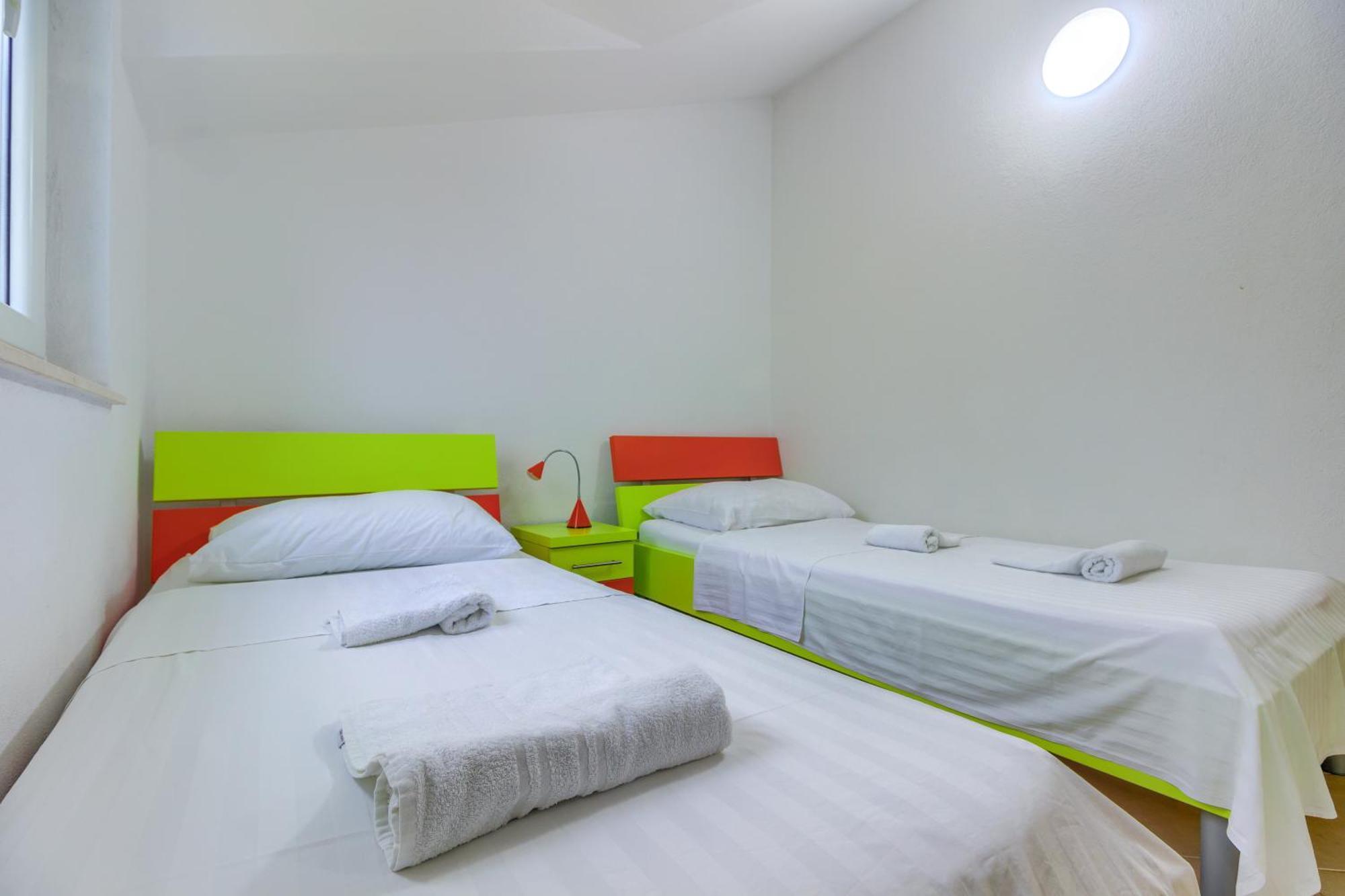 Apartmani Mato Pirovac Bagian luar foto